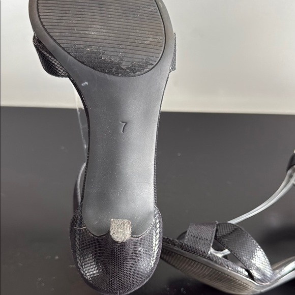 Coach and Four Black Strappy Heels Sz 7 - Picture 9 of 11